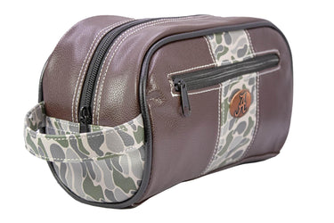 Alabama Crimson Tide Men's Camo Dopp Kit. Toiletry Bag. Old School Camo Print. Brown Pebble Finish. Antique Copper Logo. Travel Accessory