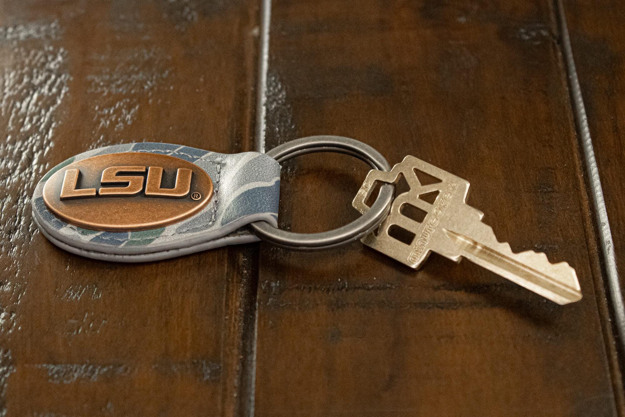 LSU Tigers Oval Camo Leather Key Fob. Split Ring and Durable Stitching. Perfect Collegiate Key Chain Gift. Old School Camo Key Chain.