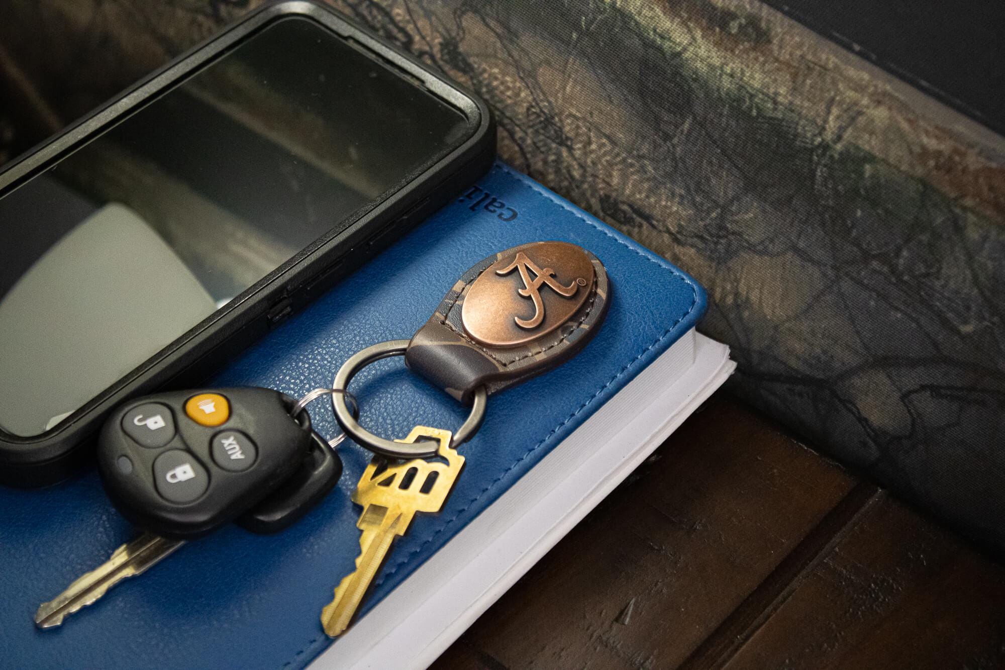 Alabama Crimson Tide Oval Camo Leather Key Fob. Split Ring and Durable Stitching. Collegiate Key Chain Gift. Old School Camo Key Chain.