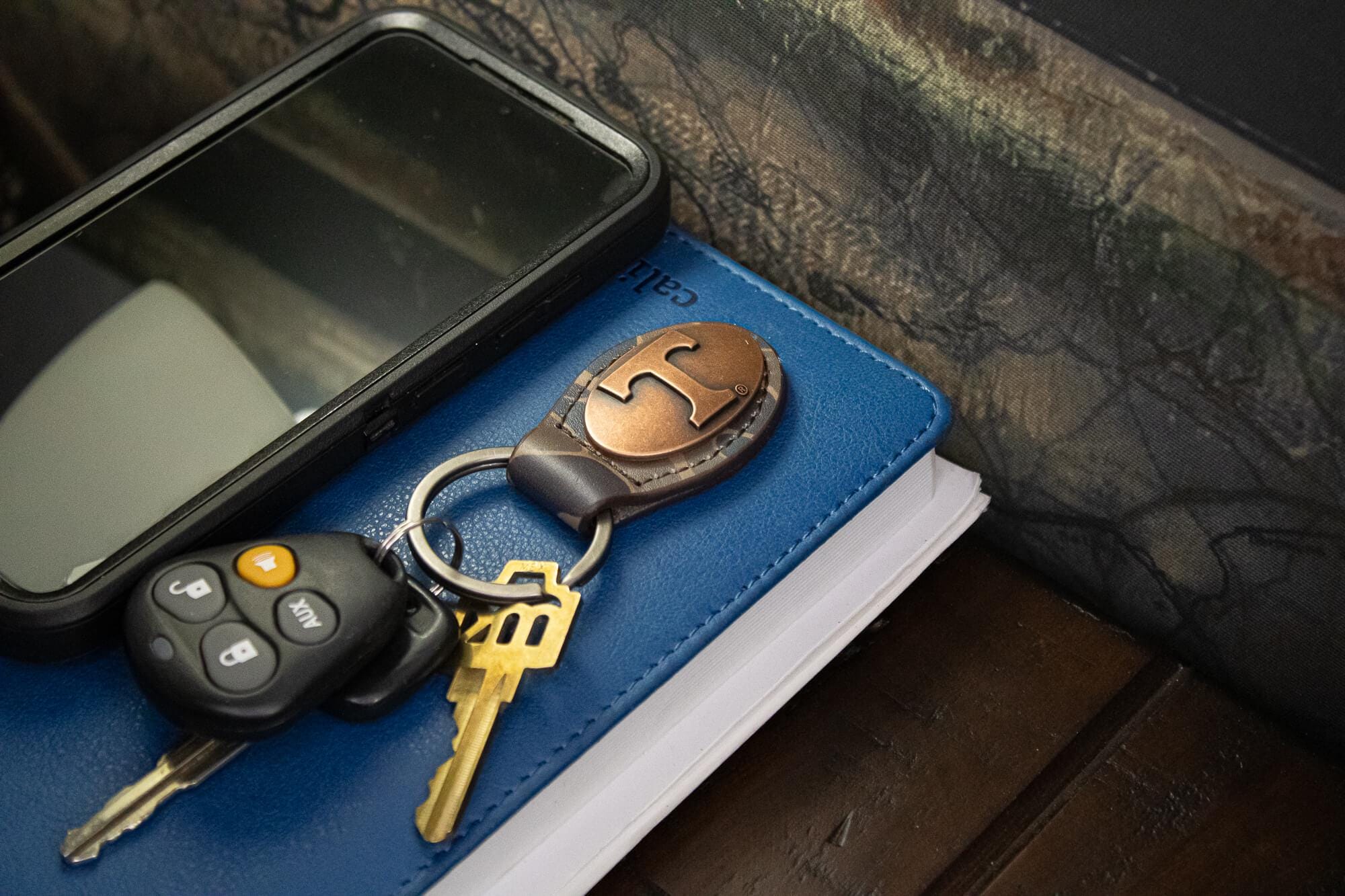 Tennessee Vols Oval Camo Leather Key Fob. Split Ring and Durable Stitching. Perfect Collegiate Key Chain Gift. Old School Camo Key Chain.