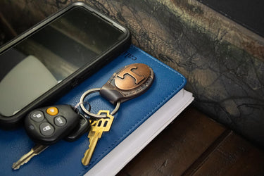 Tennessee Vols Oval Camo Leather Key Fob. Split Ring and Durable Stitching. Perfect Collegiate Key Chain Gift. Old School Camo Key Chain.