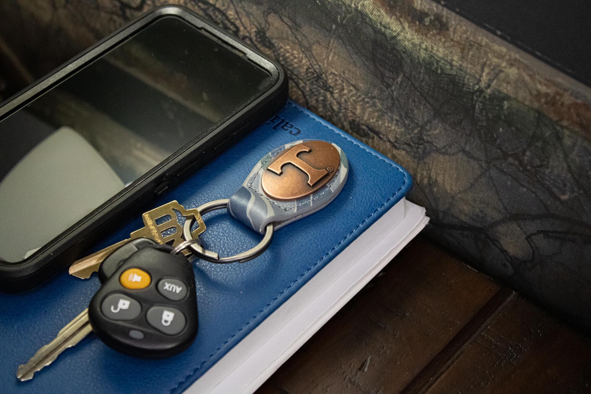 Tennessee Vols Oval Camo Leather Key Fob. Split Ring and Durable Stitching. Perfect Collegiate Key Chain Gift. Old School Camo Key Chain.