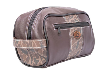 Alabama Crimson Tide Men's Camo Dopp Kit. Toiletry Bag. Old School Camo Print. Brown Pebble Finish. Antique Copper Logo. Travel Accessory
