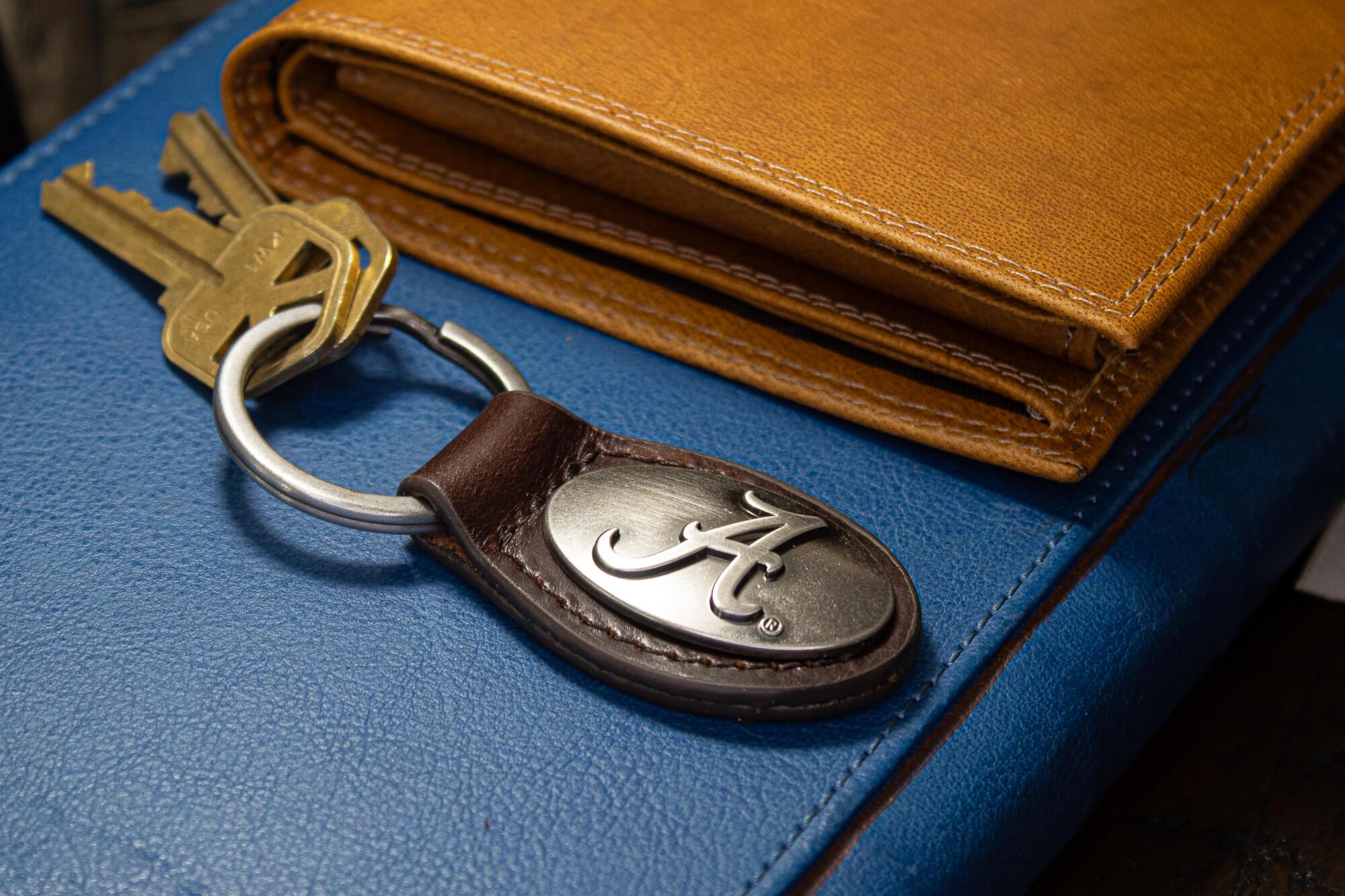 Alabama Crimson Pride Oval Leather Key Fob. Split Ring and Durable Stitching. Perfect Collegiate Key Chain Gift. Brown or Black Leather.