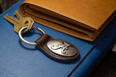Alabama Crimson Pride Oval Leather Key Fob. Split Ring and Durable Stitching. Perfect Collegiate Key Chain Gift. Brown or Black Leather.