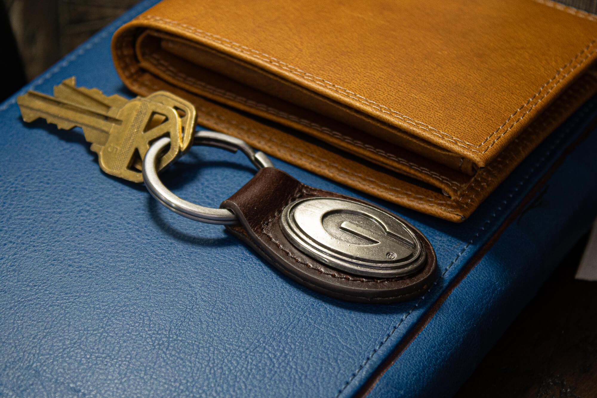 Georgia Bulldogs Oval Leather Key Fob. Sturdy Split Ring and Durable Stitching. Perfect Collegiate Key Chain Gift. Brown or Black Leather.