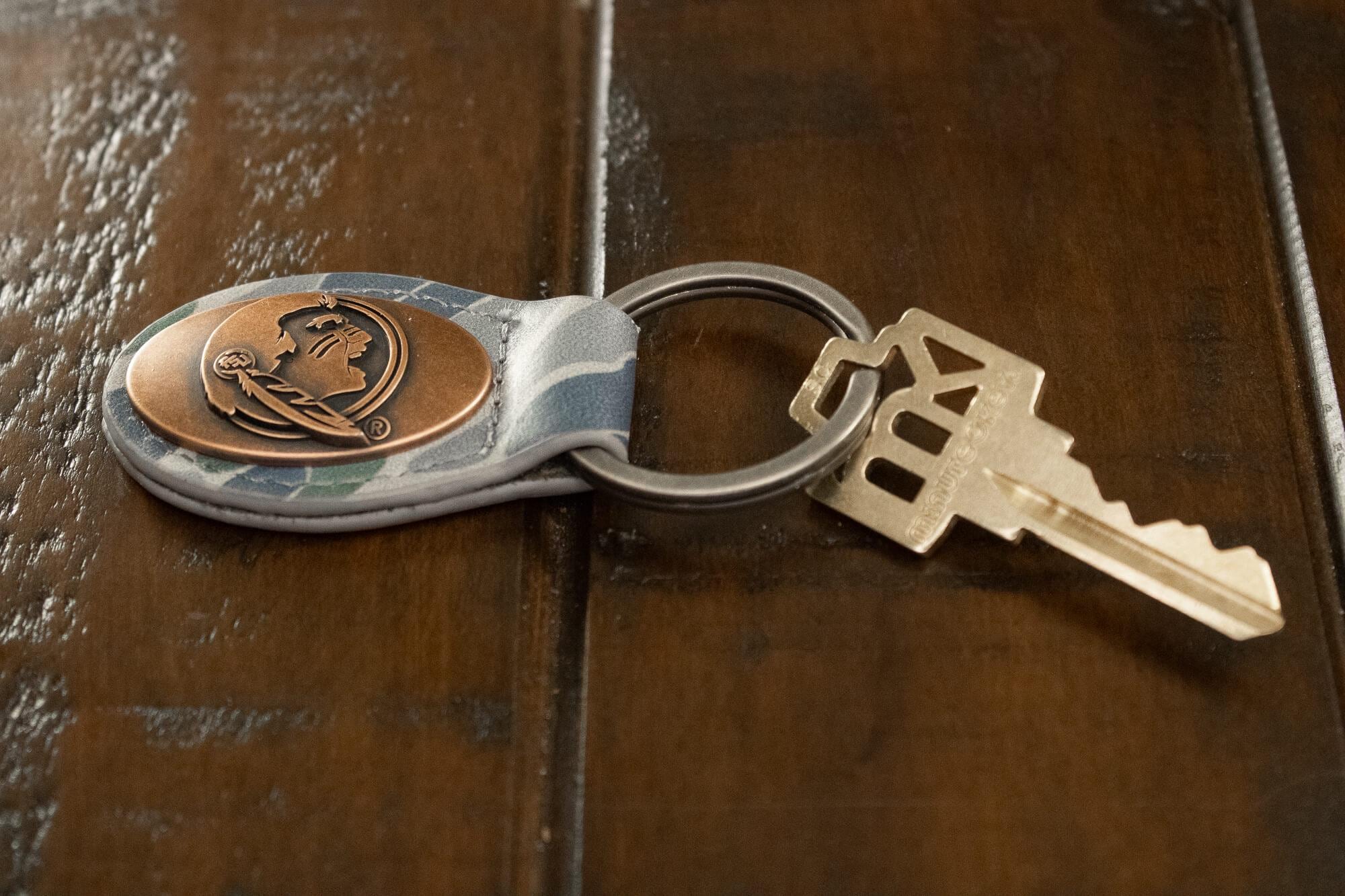 FSU Seminoles Oval Camo Leather Key Fob. Split Ring and Durable Stitching. Perfect Collegiate Key Chain Gift. Old School Camo Key Chain.