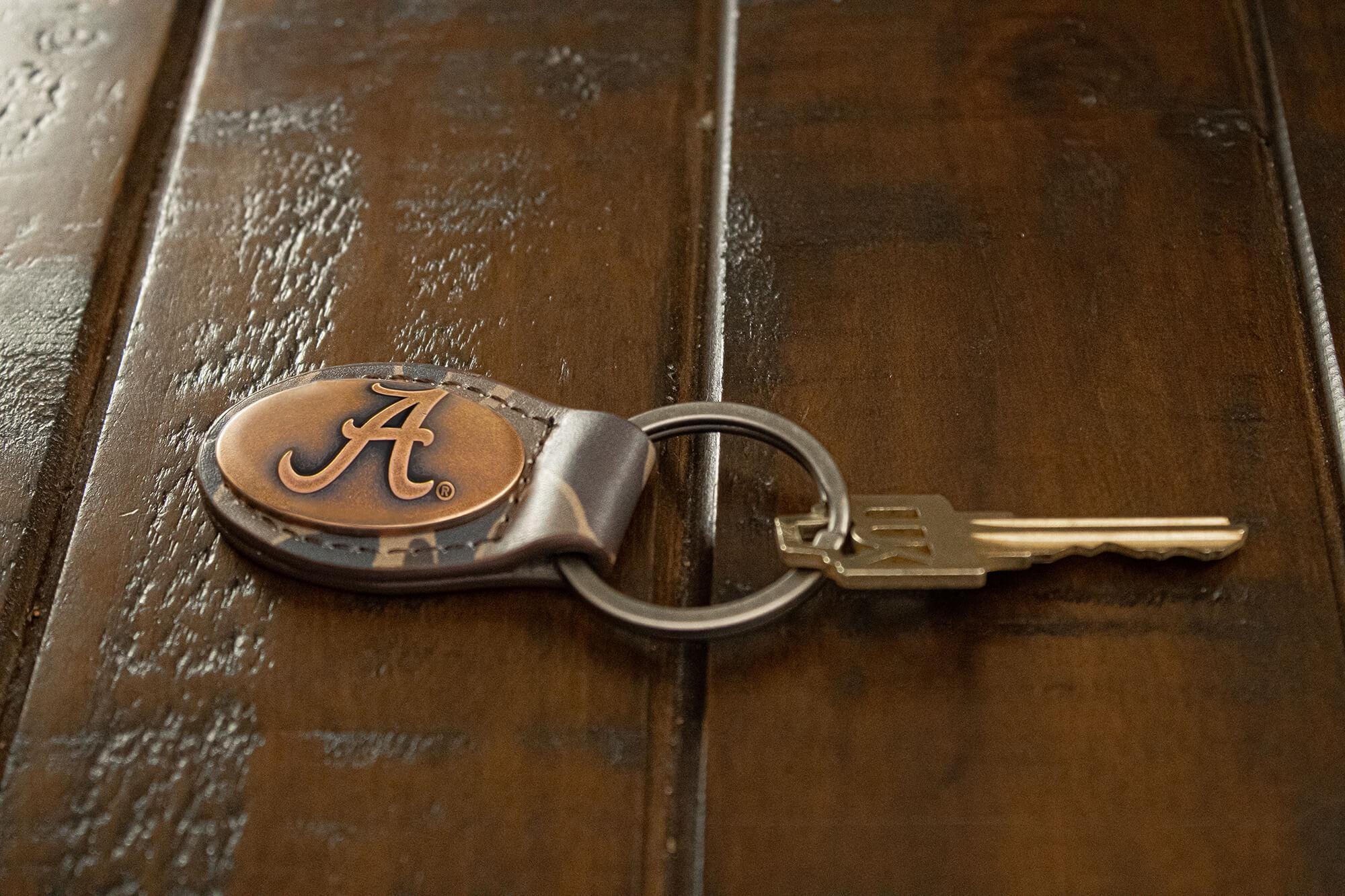 Alabama Crimson Tide Oval Camo Leather Key Fob. Split Ring and Durable Stitching. Collegiate Key Chain Gift. Old School Camo Key Chain.