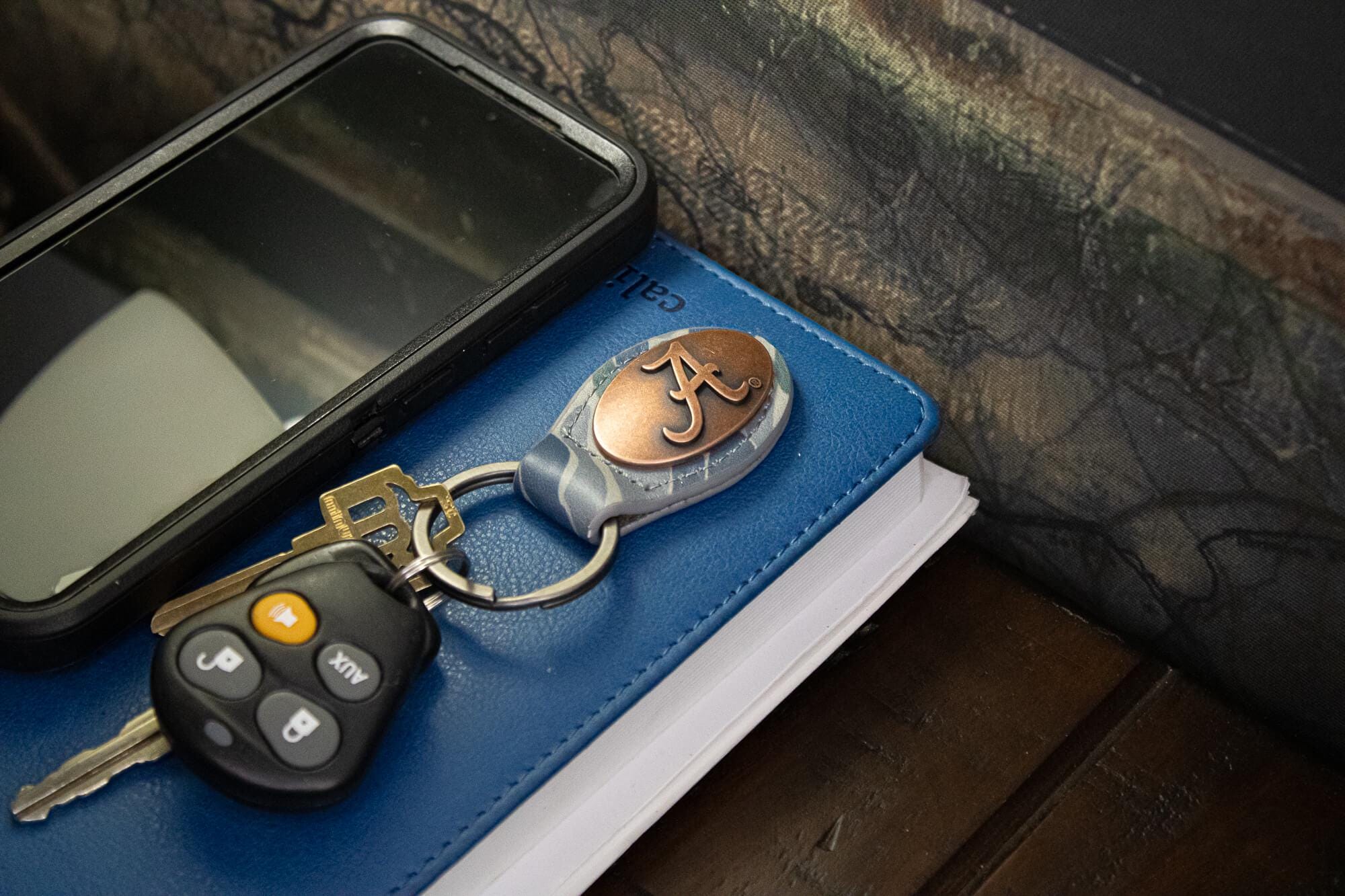 Alabama Crimson Tide Oval Camo Leather Key Fob. Split Ring and Durable Stitching. Collegiate Key Chain Gift. Old School Camo Key Chain.