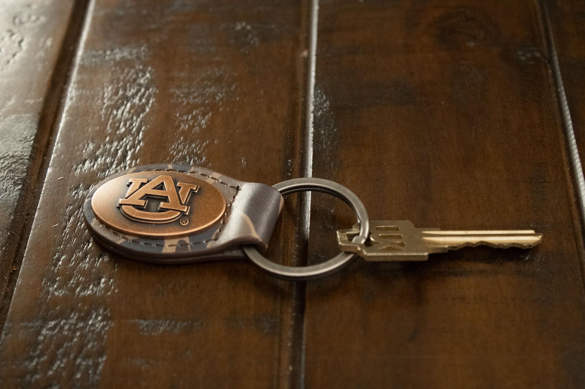 Auburn Tigers Oval Camo Leather Key Fob. Split Ring and Durable Stitching. Perfect Collegiate Key Chain Gift. Old School Camo Key Chain.
