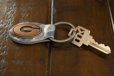 Georgia Bulldogs Oval Camo Leather Key Fob. Split Ring and Durable Stitching. Perfect Collegiate Key Chain Gift. Old School Camo Key Chain.