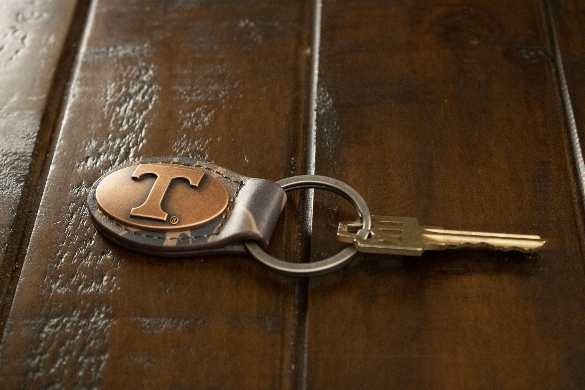 Tennessee Vols Oval Camo Leather Key Fob. Split Ring and Durable Stitching. Perfect Collegiate Key Chain Gift. Old School Camo Key Chain.
