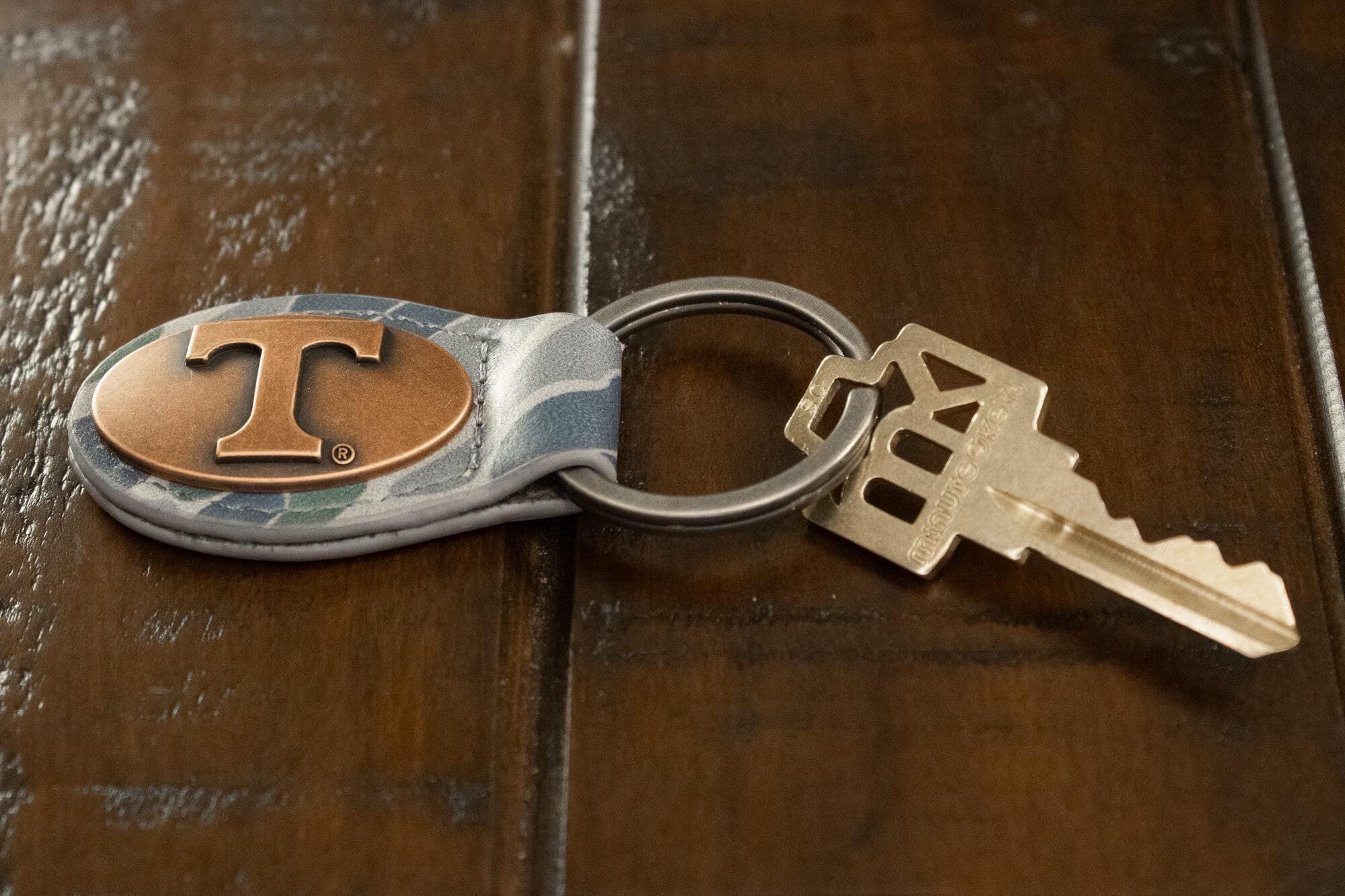 Tennessee Vols Oval Camo Leather Key Fob. Split Ring and Durable Stitching. Perfect Collegiate Key Chain Gift. Old School Camo Key Chain.