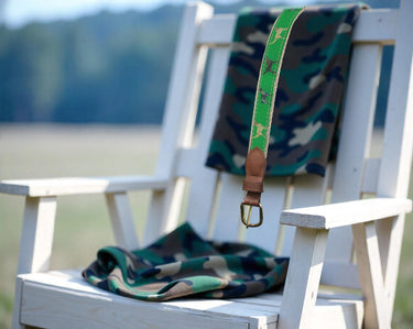 Hunting Dogs Men's Woven Green Ribbon Belt.