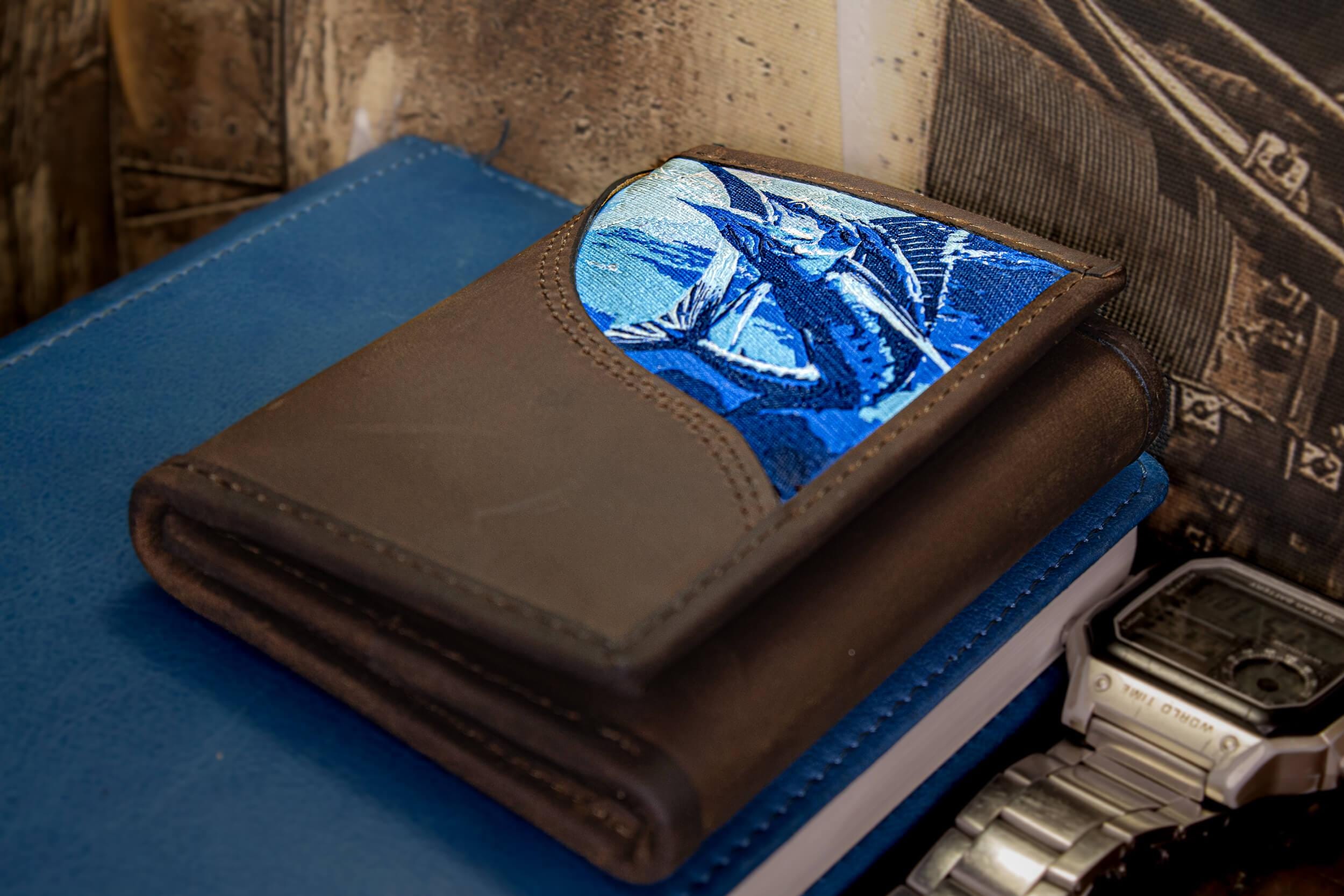 Marlin Men's Trifold Woven Patch Leather Wallet.