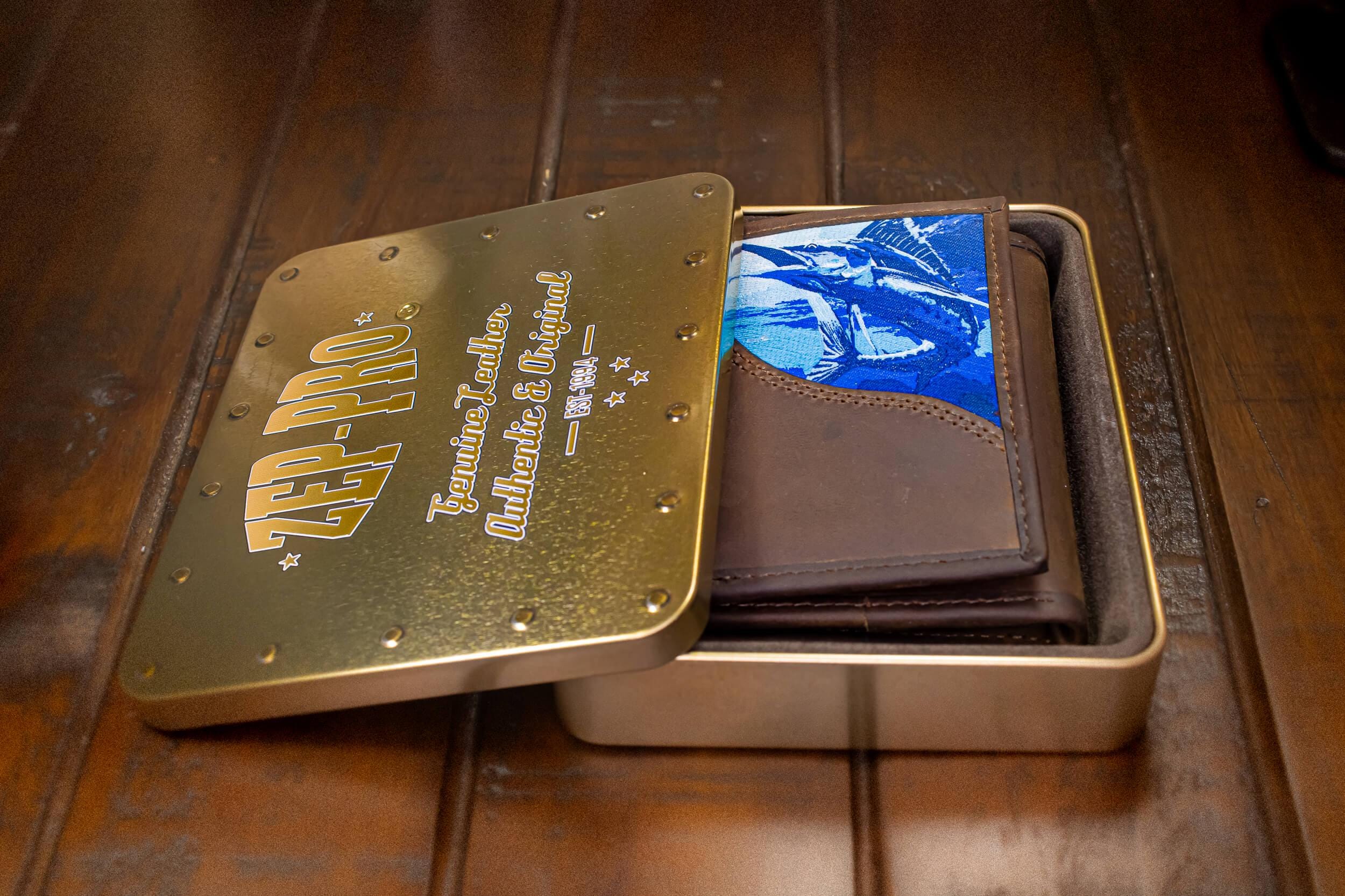 Marlin Men's Trifold Woven Patch Leather Wallet.