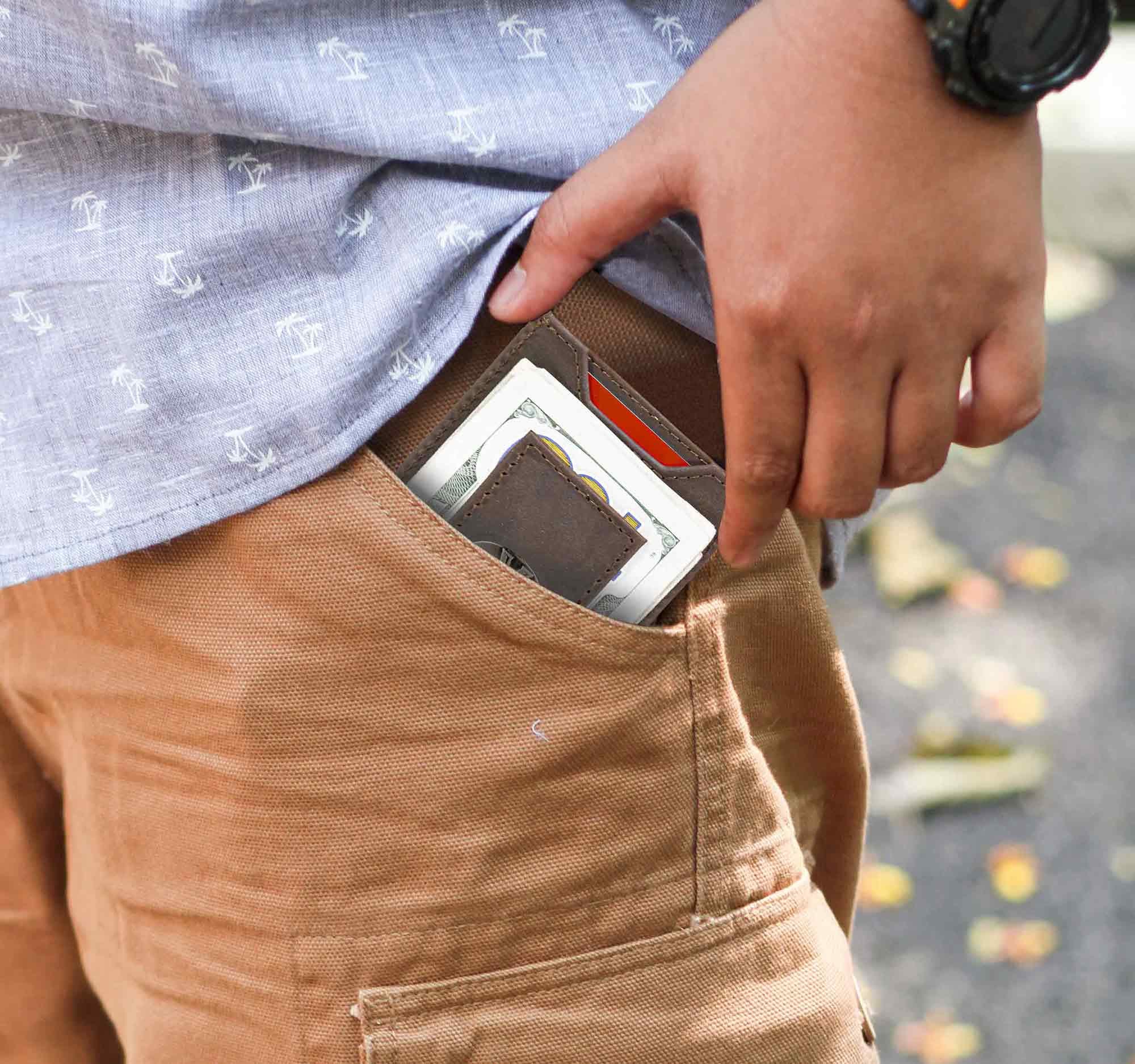 Marlin Men's Magnetic Front Pocket Woven Patch Leather Wallet.